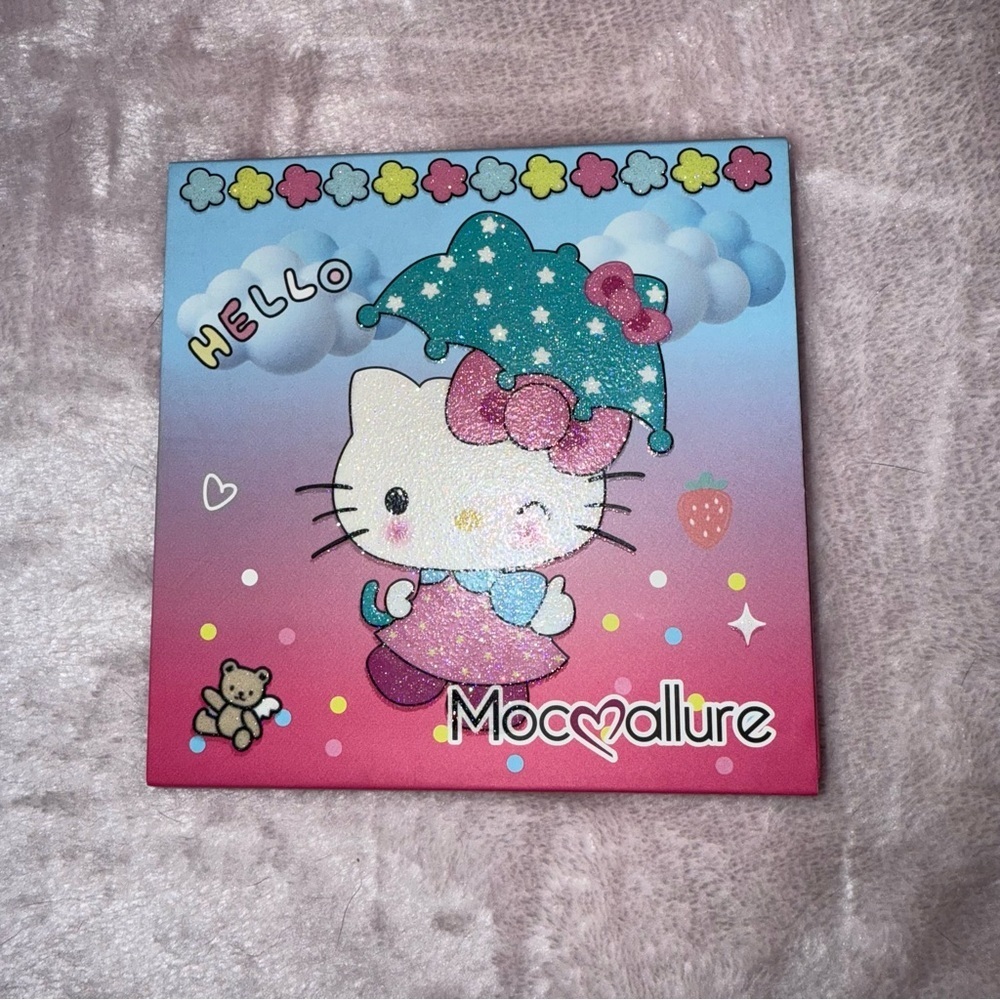 Hello Kitty Mocmallure 9 Colors Eyeshadow palette New.